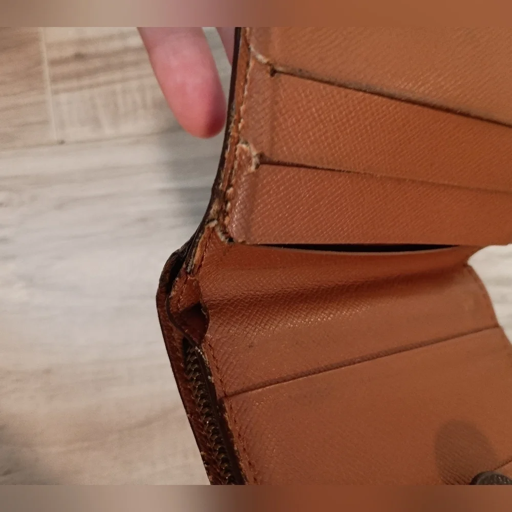 Louis Vuitton Monogram Compact Bifold Wallet Zip/Snap
